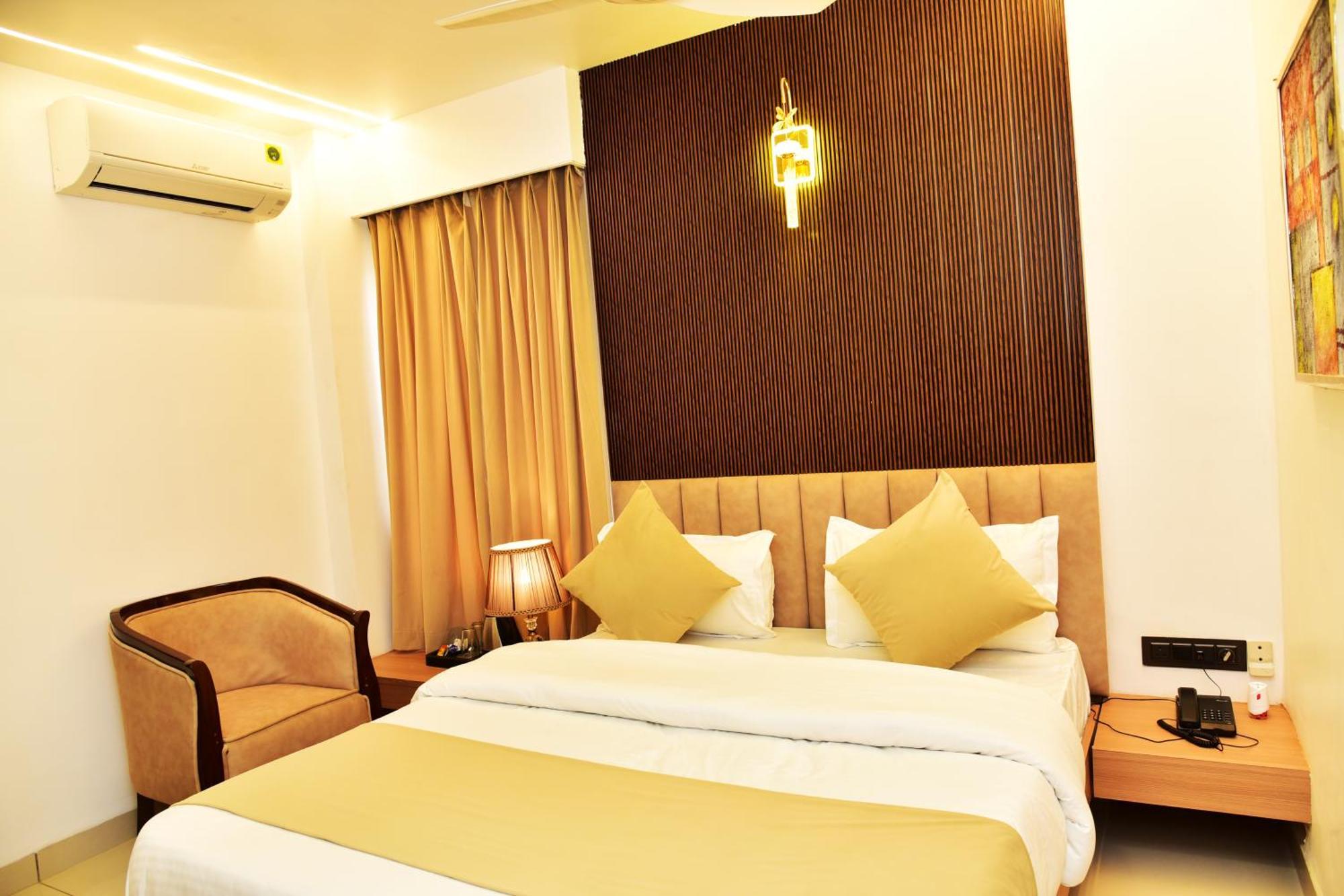 Hotel Divine Peak Pachmarhi Exterior photo